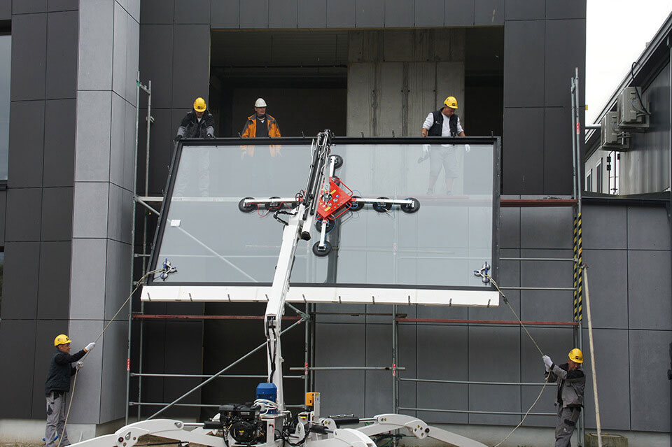 Installation de vitrine en aluminium chez MS plus que WINDOWS.